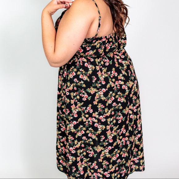 Plus Size ‘Taylor’ Floral Wrap Dress - Picture 7 of 7
